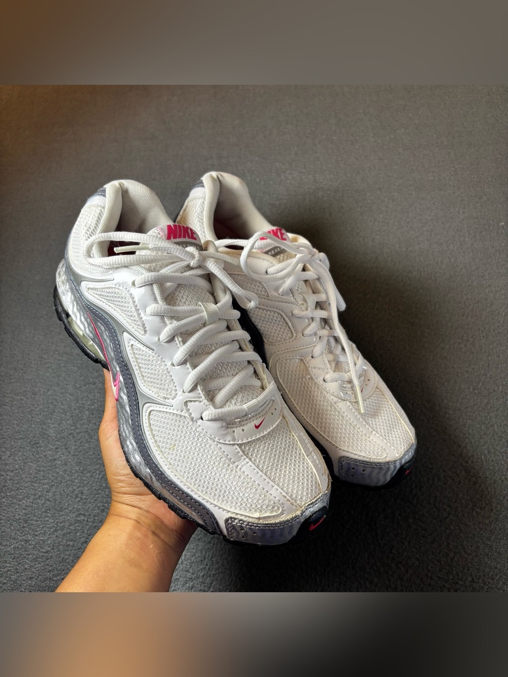 Nike Reax Run 5 women’s white sneakers with pink accents size 9